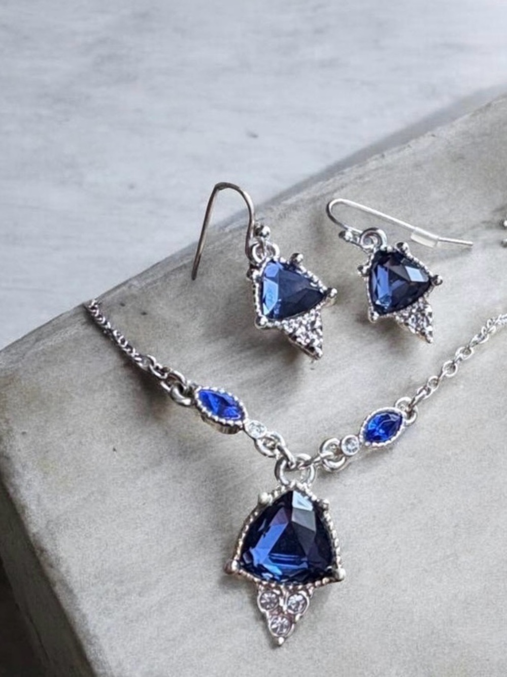 Avon Royal Sapphire Blue Triangle Pendant Necklace & Earrings Set